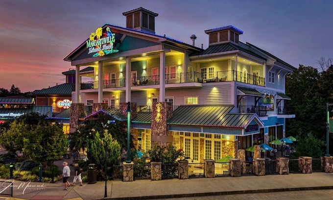 Pigeon Forge Hotel | Margaritaville Island Hotel