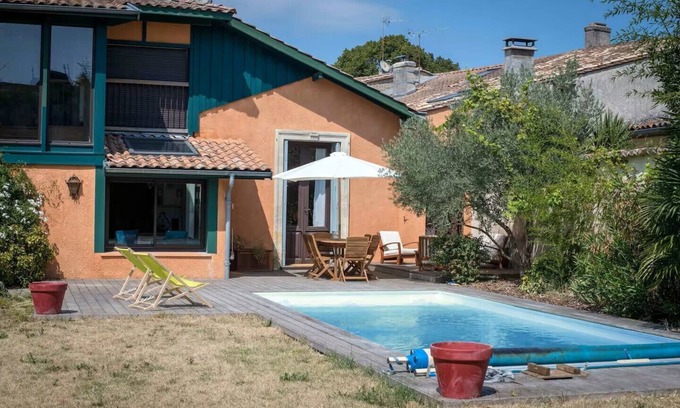 Margaux Casa | Margaux at the heart of the Médoc wine region. Beautiful stone house and pool.