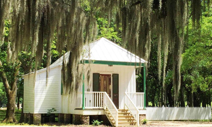 Destrehan Cabaña | Marguerite Creole Country Cottage