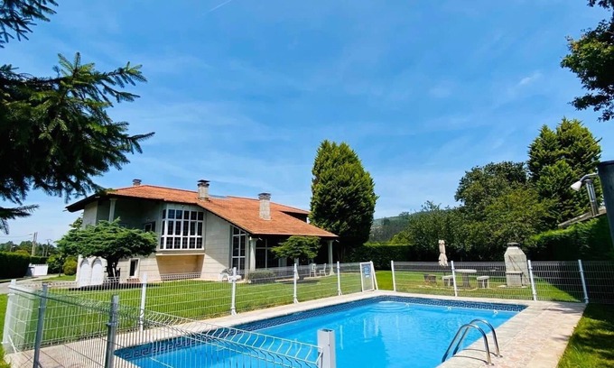 Vernejo Chalet De Esquí | María Bonita Chalet. Alquiler íntegro con piscina privada, barbacoa y jardín