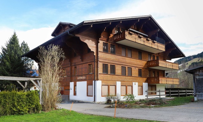Saanen Apartamento | Marie-Soleil by Interhome