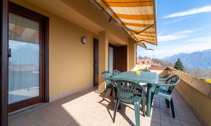 Civenna Apartamento | Marigold Apartment by Wonderful Italy