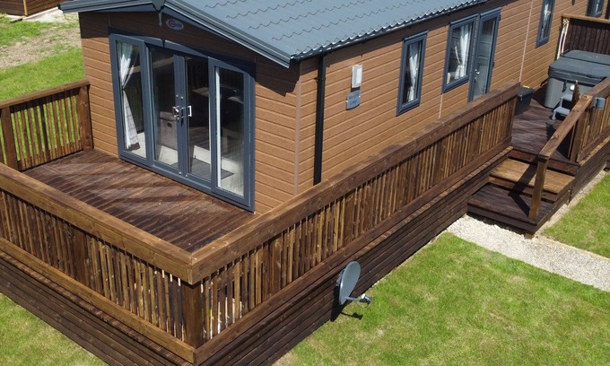 Runswick Bay Cabaña | MARIGOLD LODGE, pet friendly, character holiday cottage in Staithes