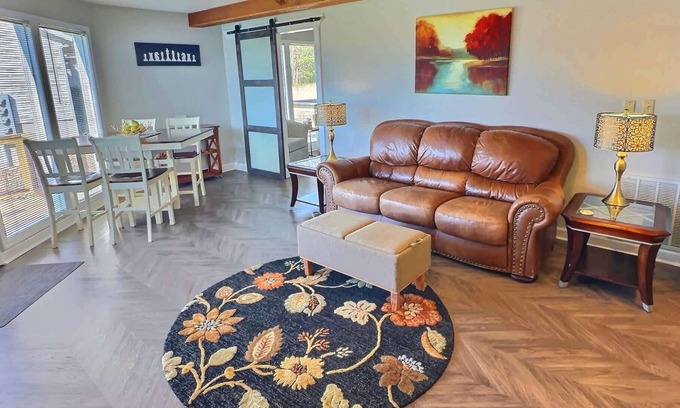 Holiday Island Condominio | Marina Access, Lake View, Golf, Swimming, Fishing