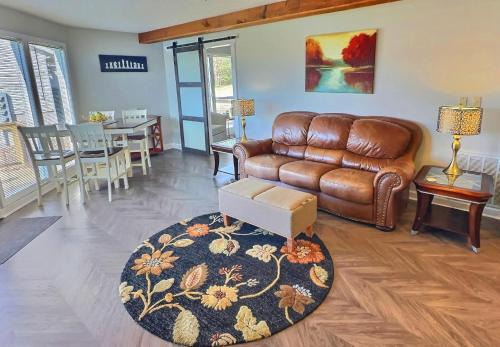 Holiday Island Casa | Marina Access Lake View Golf Swimming Fishing with All Holiday Island Amenities Accessible