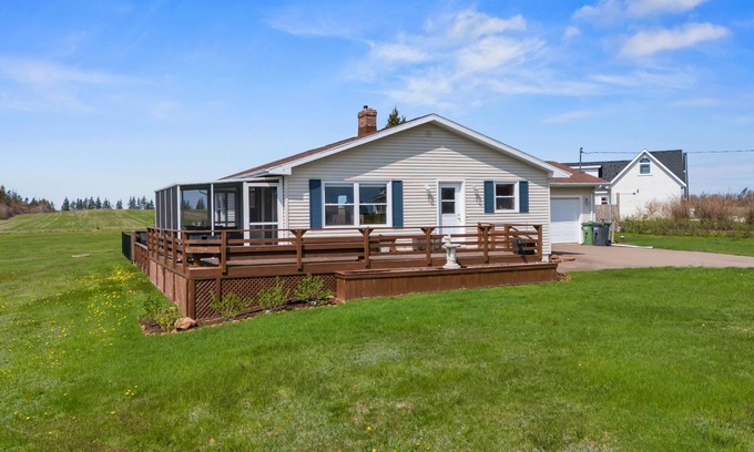 New London Casa | Marina Breeze Vacation Home
