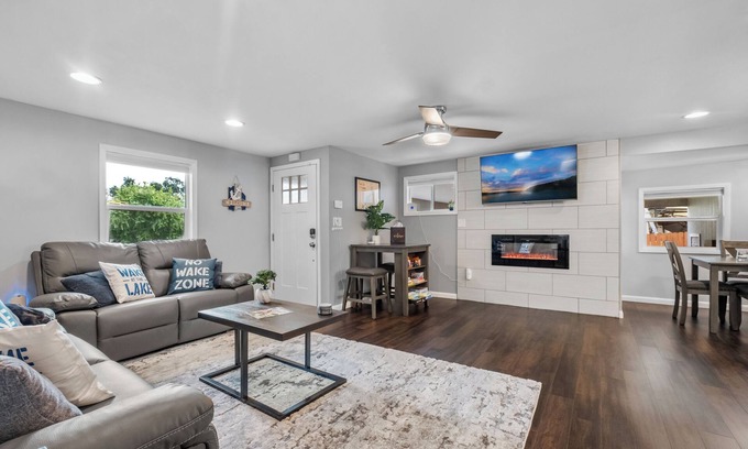 Grove Casa | Marina Breeze: Lake View> Central To Grove & Grand