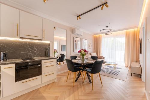Dzielnica Uzdrowiskowa Apartamento | Marina Elegance Kołłątaja 7A- by Perłowa Przystań Rent