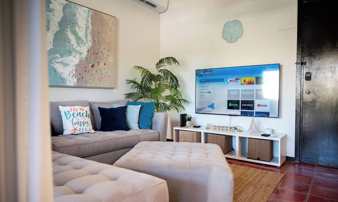 Sardinera Apartamento | Marina View Apt! Walk to Boat Tours, Local Bakery,Nearby Beach & Much More!!