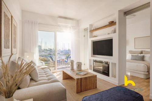 Pasalimani Apartamento | Marina View Haven - King Beds and Cosy Fireplace
