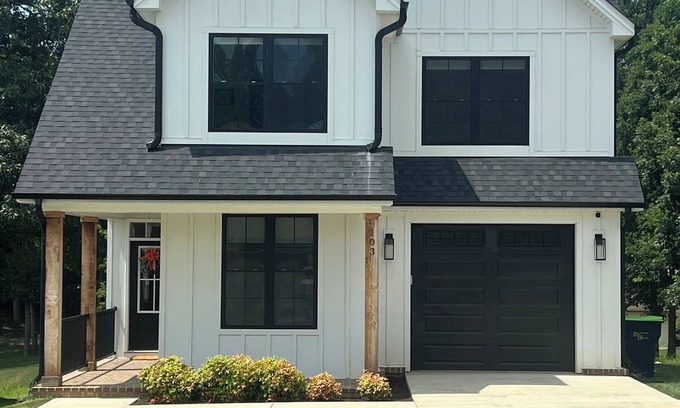Huddleston Casa | Mariners Cottage Lake Retreat - Stunning Home in Mariners Landing Golf Resort