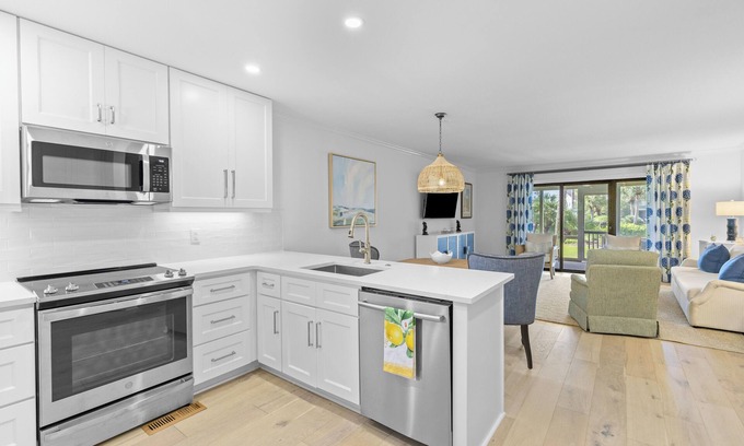 Isle of Palms Villa | Mariners Walk 6B - Screen Porch Ocean/Pool Walkout