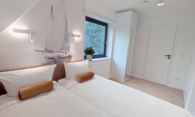 Eidelstedt Apartamento | Maritime studio with spacious balcony. Free parking on the street