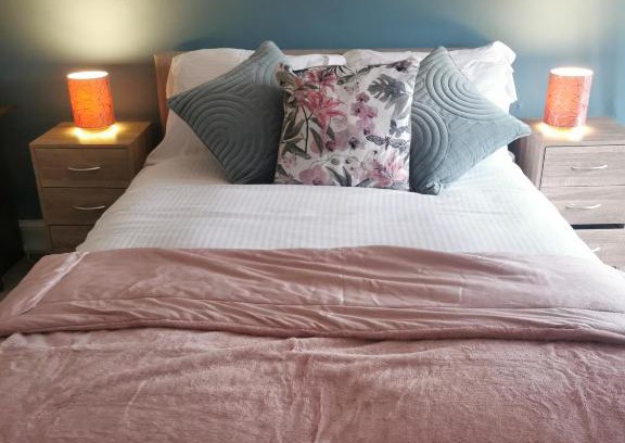 Leek Apartamento | Market View, 1 bedroom unit in the heart of Leek