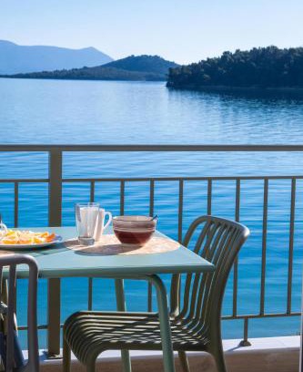 Perigiali Apartamento | Marmel seaside apartment-BRANDNEW Beachfront apartment in Nydri