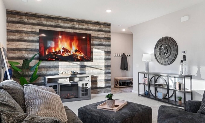 Blaine Casa | MARMON RETREAT w/private hot tub & theater