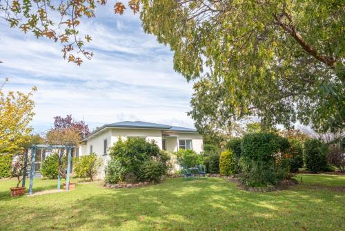 Ballandean Casa | Marnita Farmhouse at Golden Grove Estate Winery