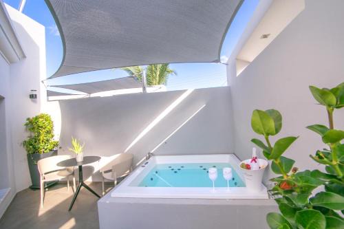 Fira Hotel | Marquise Suites - Adults Only