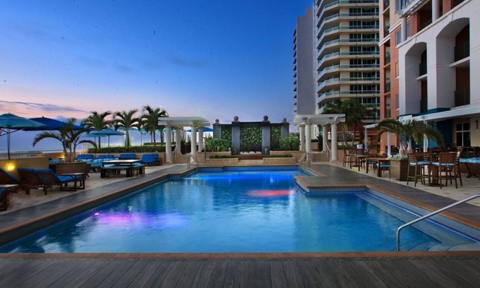 Central Beach Complejo | Marriott's BeachPlace Towers 2 Bedroom Villa