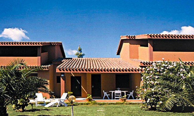 Costa Rei Apartamento | Marrone by Interhome