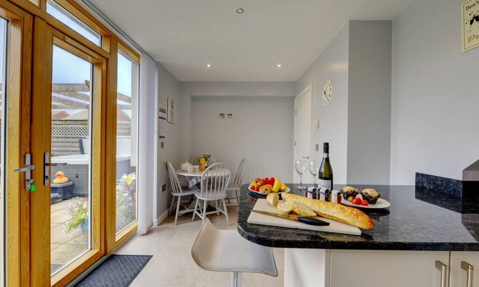 Priors Marston Casa | Marston Croft Cottage | Hot Tub | Sleeps 7 |Southam | Inspire Homes
