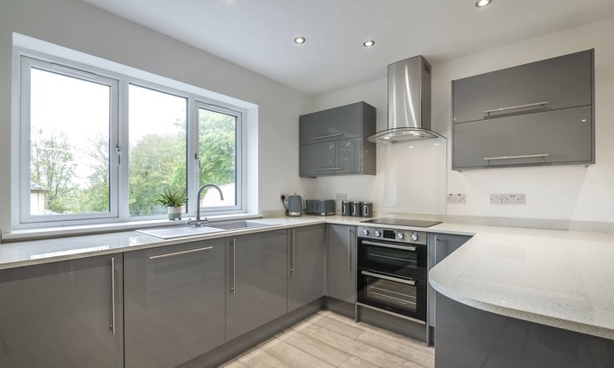 Pembroke Dock Casa | Martello View - 3 Bedroom - Llanreath