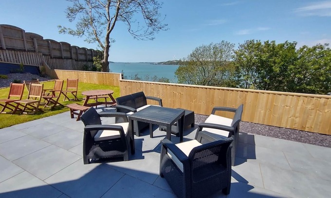 Pembroke Dock Casa | Martello View - 3 Bedroom Holiday Home - Llanreath