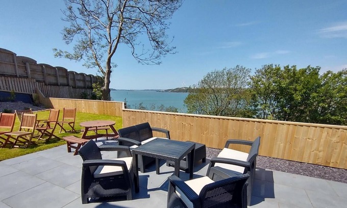 Pembroke Dock Casa | Martello View - 3 Bedroom Holiday Home - Llanreath