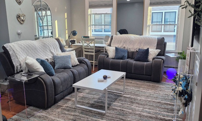 D Street - West Broadway Condominio | Marvelous 2-bedroom condo in South Boston with Private Parking