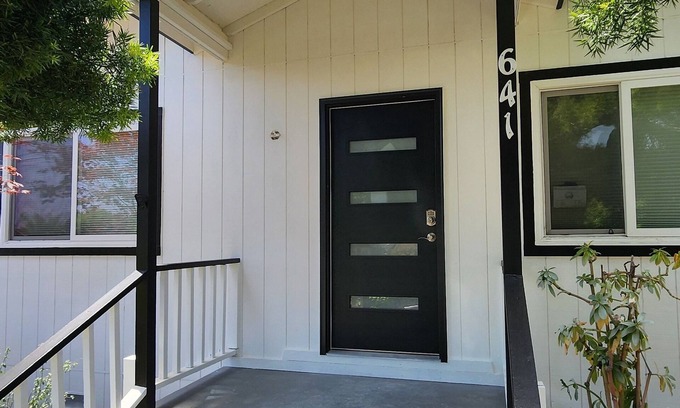 Monterey Casa | Marvelous 2BR house in Monterey-Walk to Aquarium, Cannery Row and Pacific Grove