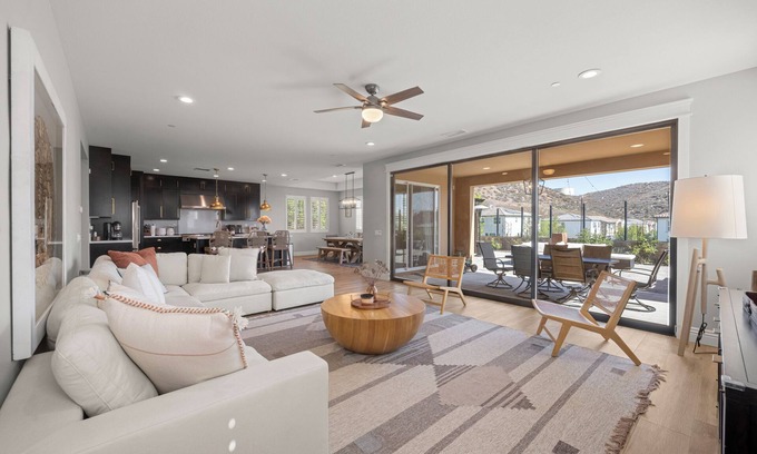 Canyon Country Casa | Marvelous 5-bedroom house with AC in Santa Clarita