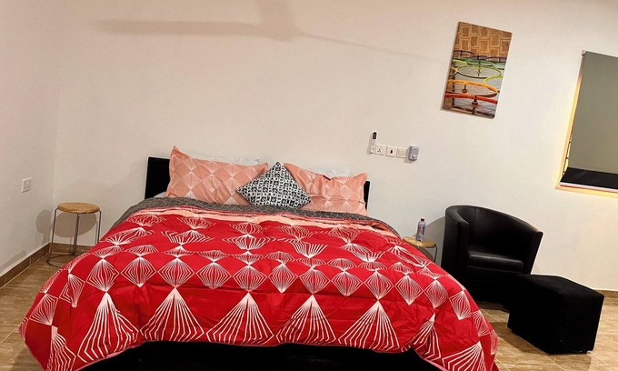 Eastern Region Apartamento | Marvelous apartment with AC in vibrant Somanya