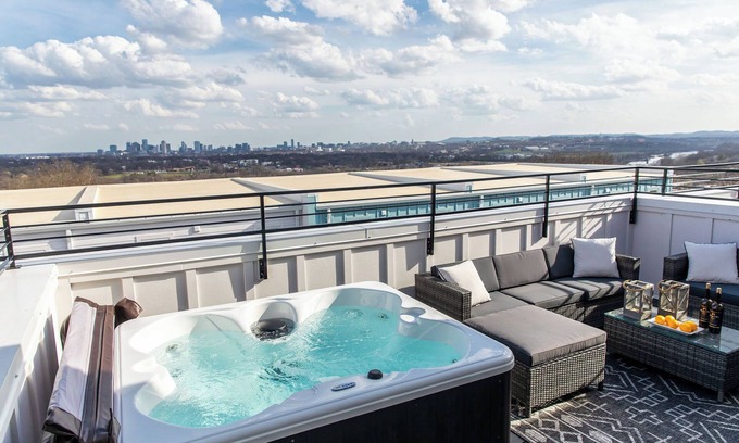 Nashville Casa | Marvelous Home in North Nashville- Rooftop Hot Tub- Pool Table- Skyline Views!