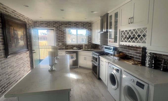 Central Malibu Condominio | Marvelous just remodeled 2 bed/2 bath apartment fully furnished in Malibu!