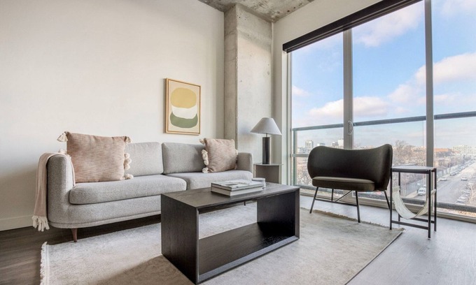 Killgubbin Apartamento | Marvelous River North 1BR, nr Riverwalk, w/ Yoga Studio, by Blueground