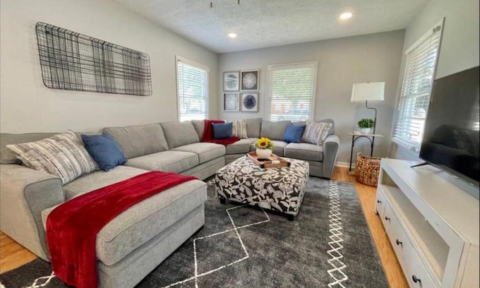 Ridgecrest Casa | Mary Lake Hideaway