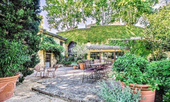 Lauris Otro | Mas for rent in Lauris in the village, in the heart of the South Luberon
