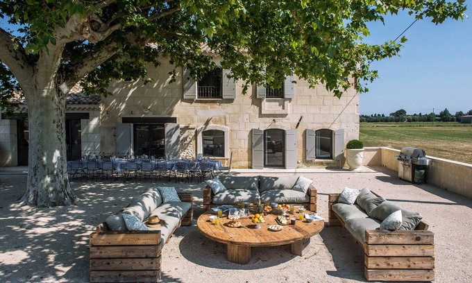 Arles Casa | Mas "LEGRAND", 18th century farmhouse, sleeps 15. 8 bedrooms, 8 bathrooms
