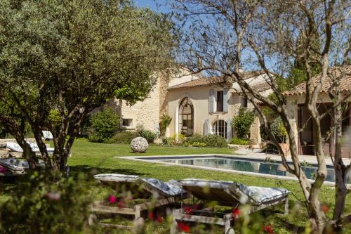 Mas-Blanc-des-Alpilles Casa | MAS MILLÉSIME - Chambre double - petit déjeuner - piscine - Mas du XVIIIème siècle proche Saint-Rémy-de-Provence