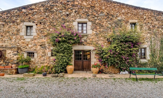 Mont-Ras Cabaña | Masia urbana en la Costa Brava