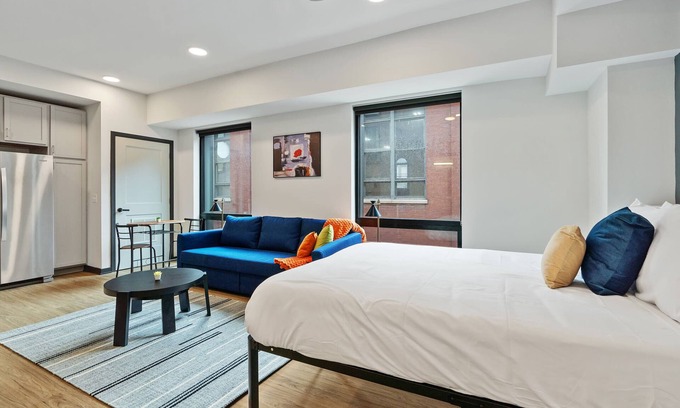 Lockerbie Square Apartamento | Mass w parking lounge & roof deck #15 | Cozysuites