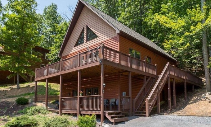 Massanutten Chalet De Esquí | Massanutten Log Home Near Slopes, 2 Master Suites, Hot Tub, Pool Table, Views