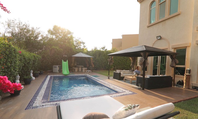 Dubai Villa | Increíble villa en la Isla Jumeirah con piscina privada y gran jardín