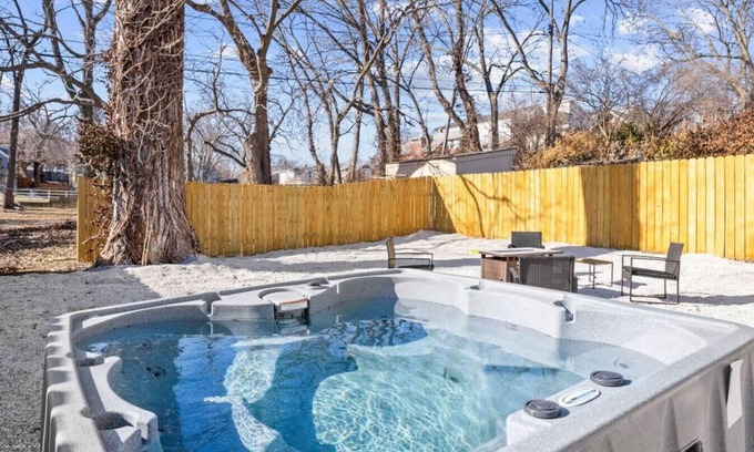 Rosedale Casa | Massive 5 bedroom with hot tub/Close to Plaza