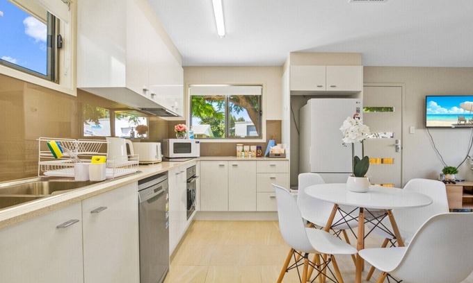 Moorooka Casa | Massive 5bdr Home | Games Room | Wi-Fi | Netflix
