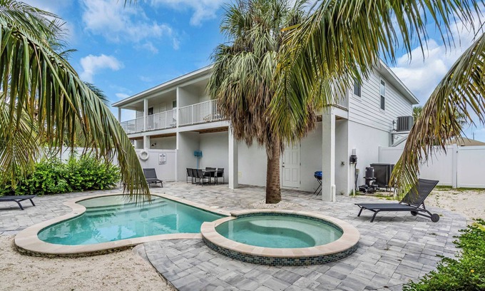 Whitney Beach Casa | Massive Bradenton Oasis, 2 Private Pools, Hot Tub, Gargae & Sleep16+