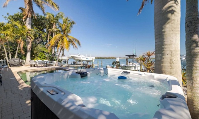 North Redington Beach Casa | Massive home on the water!