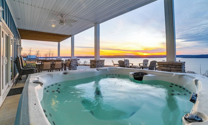 Waverly Casa | Massive Lake Views & Stunning Sunsets: Waverly Gem