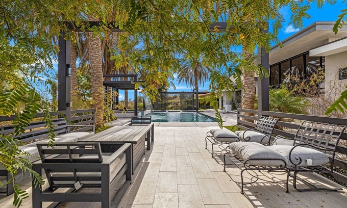 Indio Casa | Massive Luxury Estate - No checkout time on departure date