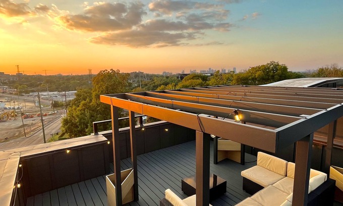 Hurwood Heights Casa | ★Massive Roofdeck★NEW Home-4Bd/3.5Ba- 3miles to downtown